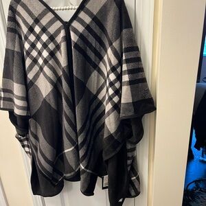 Chic Plaid Poncho in Black and Gray